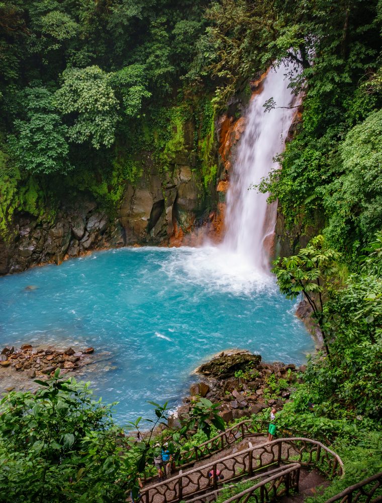 The turquoise Río Celeste waterfall in Tenorio Volcano National Park